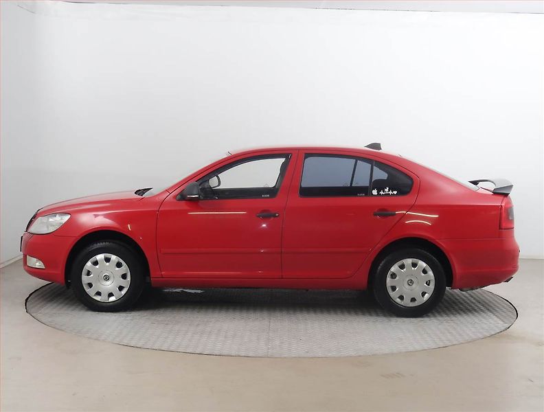Škoda Octavia (2009) Ambiente 1.6, nová STK - fotka 3 z 15