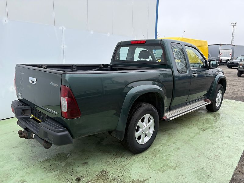 Isuzu D-Max 2.5, 100kW, 4x4, Tažné - fotka 2 z 14