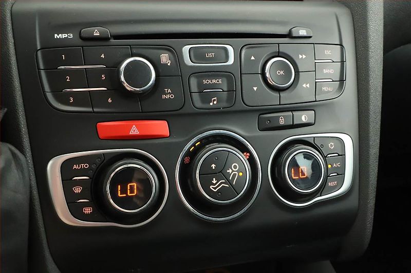 Citroën C4 (2012) 1.6 VTi, Tempomat - fotka 12 z 16