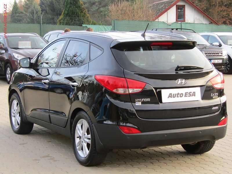 Hyundai ix35 (2012) 2.0 CRDi 4x4, ČR, AC, park - fotka 6 z 21