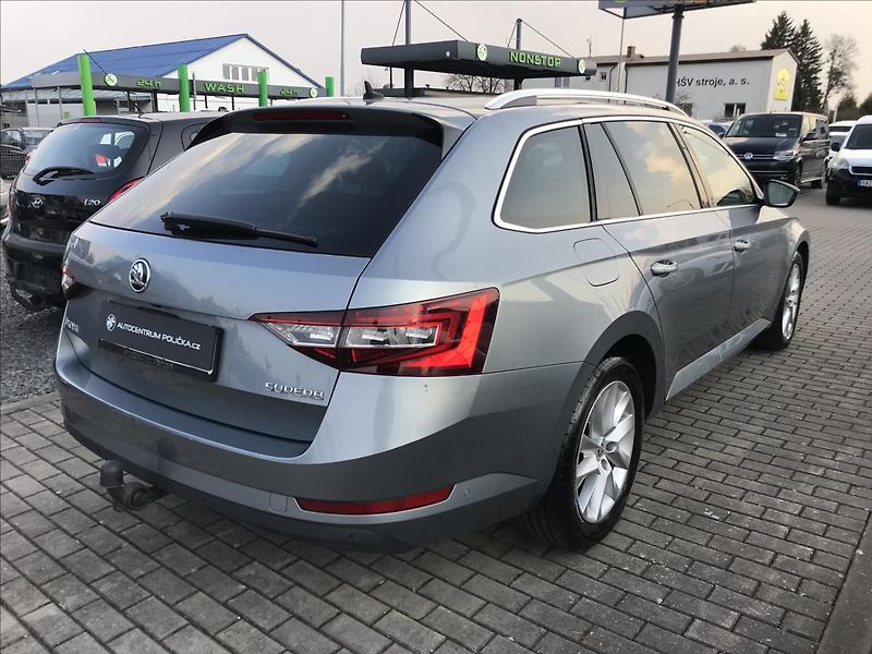 Škoda Superb 1,6 - fotka 5 z 16