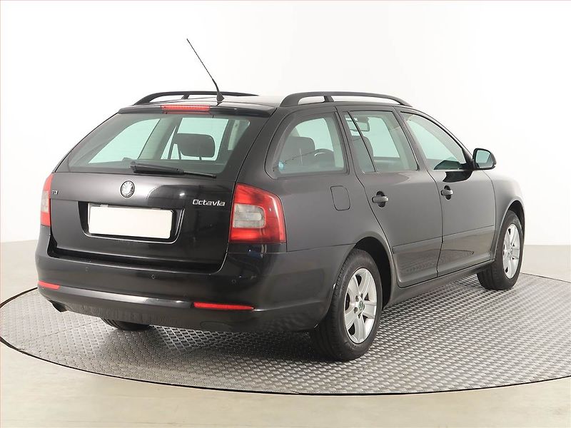 Škoda Octavia (2011) 1.6 TDI, Automat, Serv.kniha - fotka 5 z 17