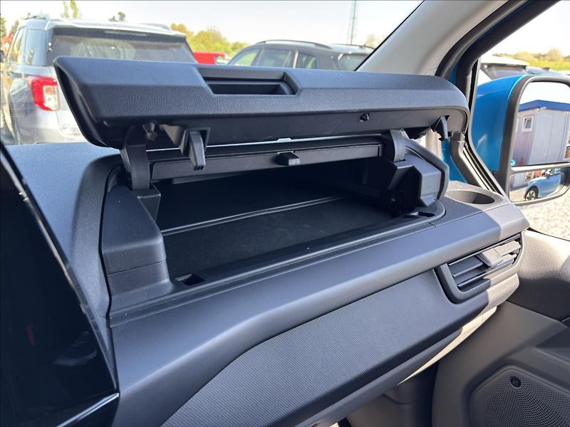 Ford Tourneo Custom 2,5 PHEV Sport 171kW - fotka 27 z 35