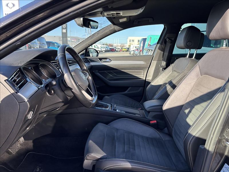 Volkswagen Passat 2,0 TDI 147kW Elegance DSG - fotka 24 z 46