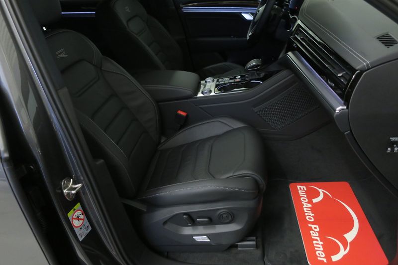 Volkswagen Touareg (2024) R-Line 3,0TDI 210kW Nez. top. - fotka 33 z 42