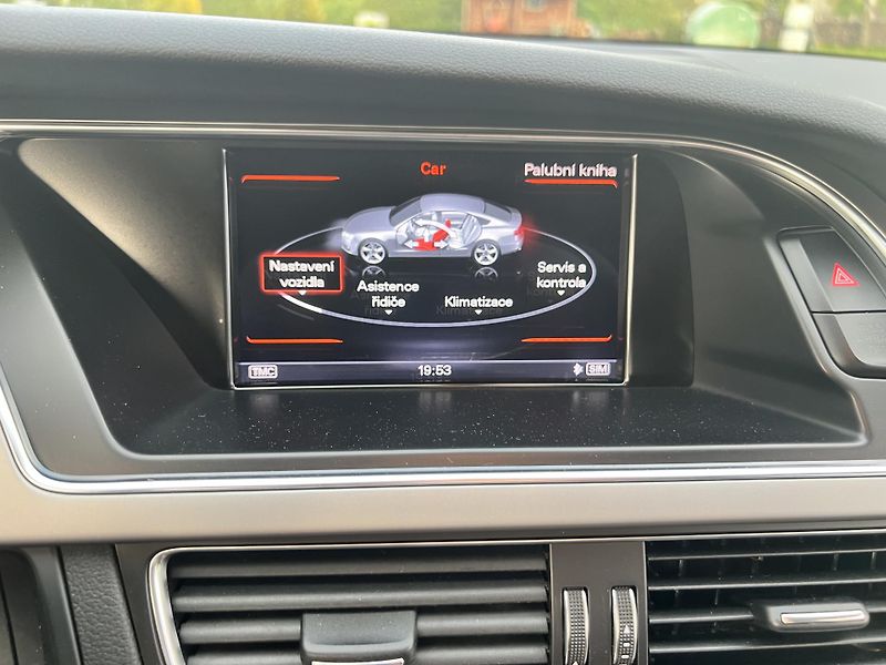 Audi A5 2.0TDI 100KW,TZ,DIGI,XENONY - fotka 39 z 49