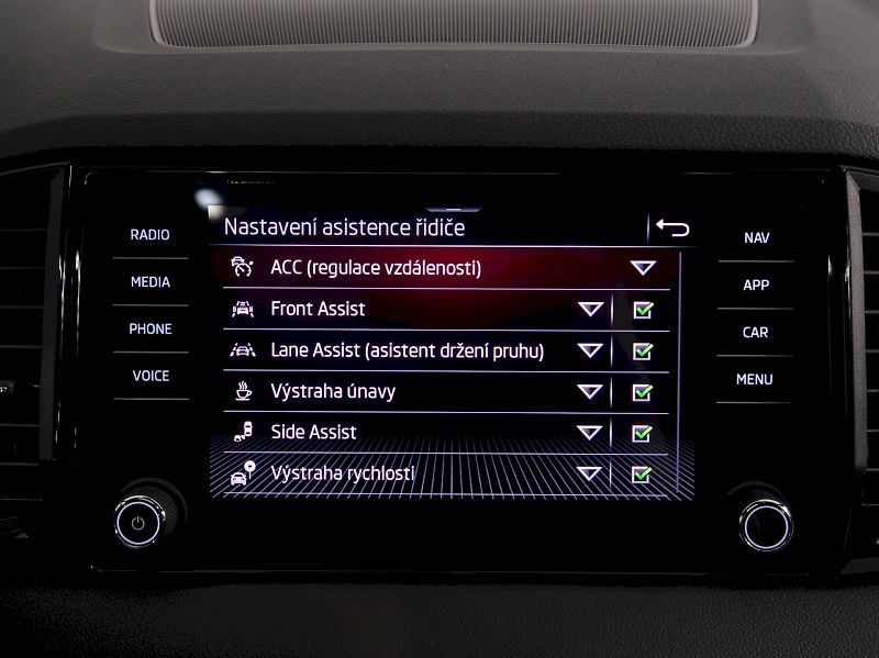 Škoda Karoq (2026) SPORTLINE 2.0TDI 110KW 4x4 DSG - fotka 32 z 46