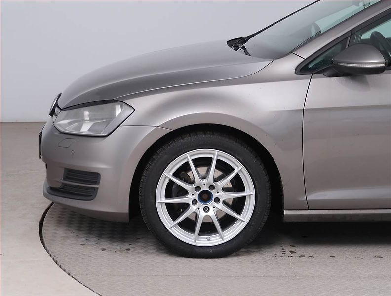Volkswagen Golf (2014) Comfortline 2.0 TDI, Navi - fotka 14 z 15