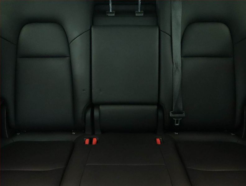 Tesla Model Y (2021) Long Range AWD 75kWh, SoH 91% - fotka 10 z 23