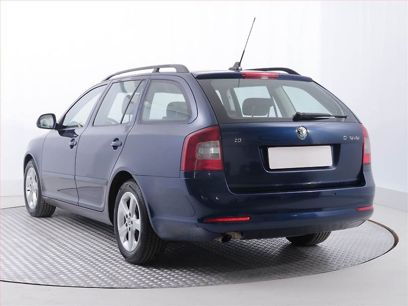 Škoda Octavia (2011) 1.6 TDI, nová STK, zamluveno - fotka 4 z 17
