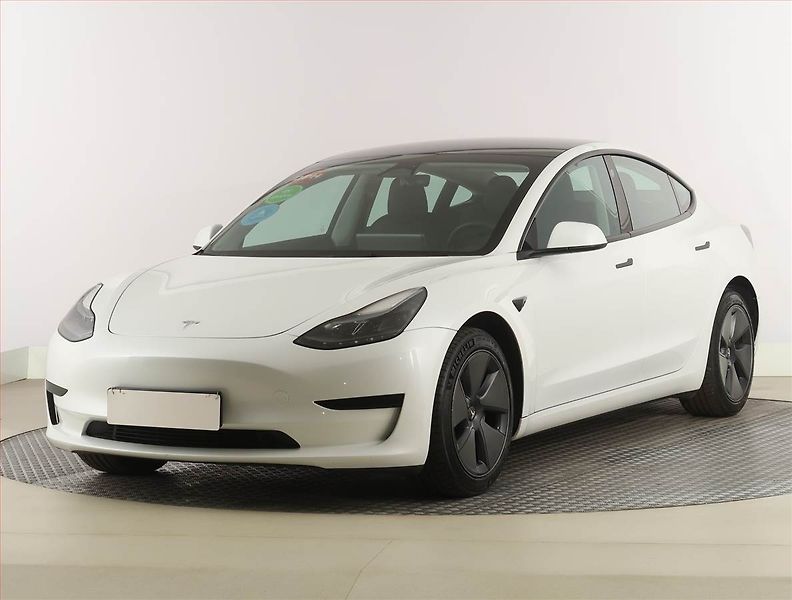 Tesla Model 3 (2023) Standard Range 60kWh, SoH 95% - fotka 2 z 33