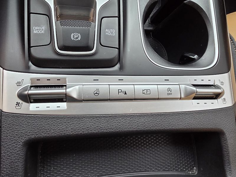 Kia Carnival 2.2-9 míst-SKLADEM - fotka 35 z 63