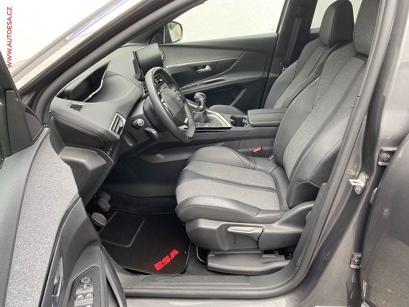 Peugeot 3008 (2023) 1.2 PT, Allure, LED, navi - fotka 9 z 17