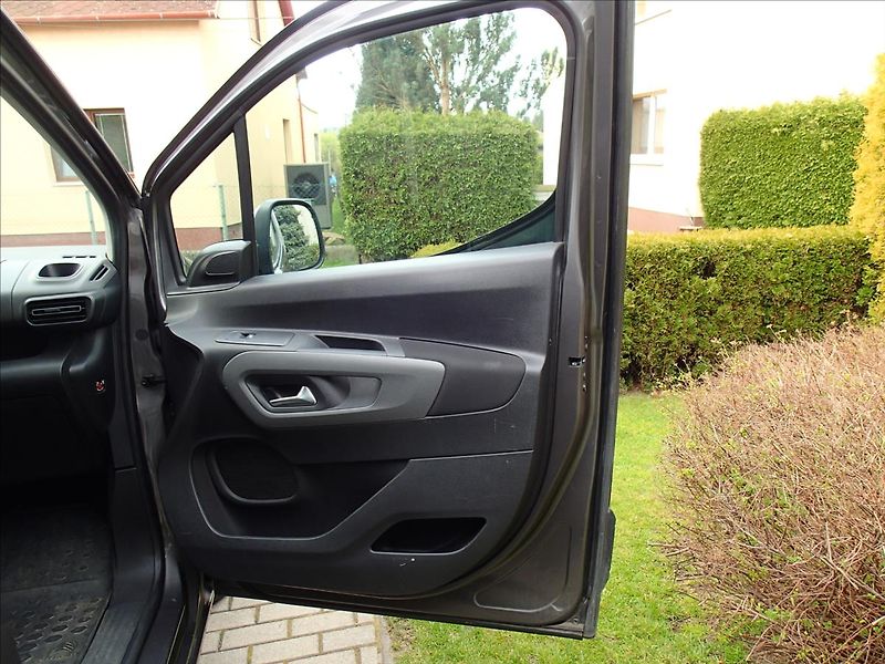 Citroën Berlingo 1,5 ČR, TAŽNÉ - fotka 33 z 45