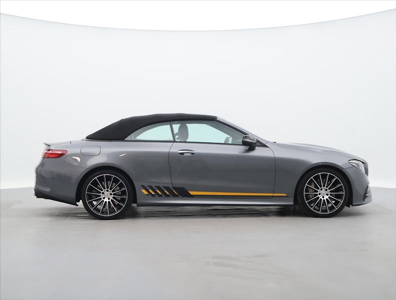 Mercedes-Benz Třídy E 3,0 53 320kW AMG 4Matic+ DPH - fotka 8 z 53