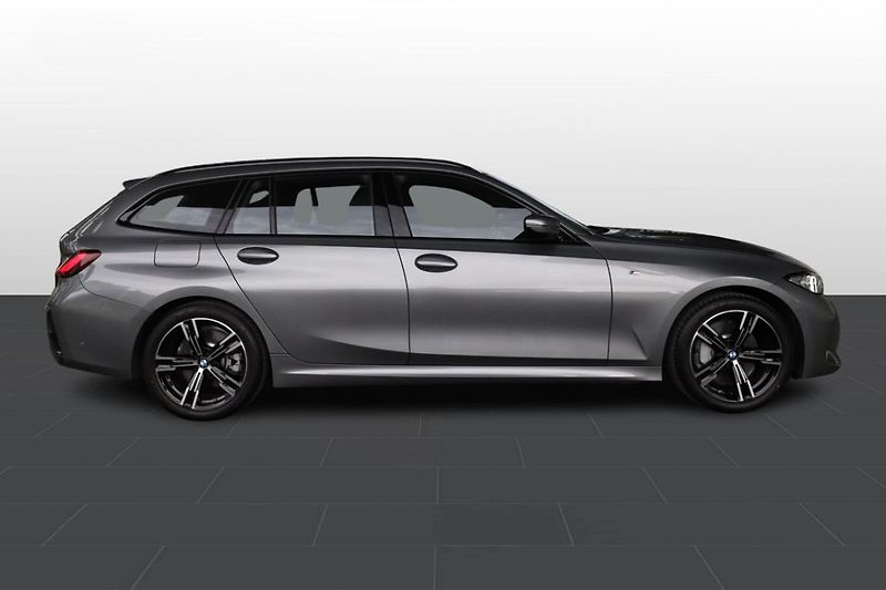 BMW Řada 3 330i xDrive Touring - fotka 4 z 25