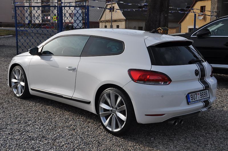 Volkswagen Scirocco 2.0TSi 147kW Sport - fotka 4 z 17