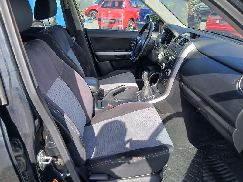 Suzuki Grand Vitara 1.9 DDiS, 4x4, nové rozvody - fotka 32 z 39