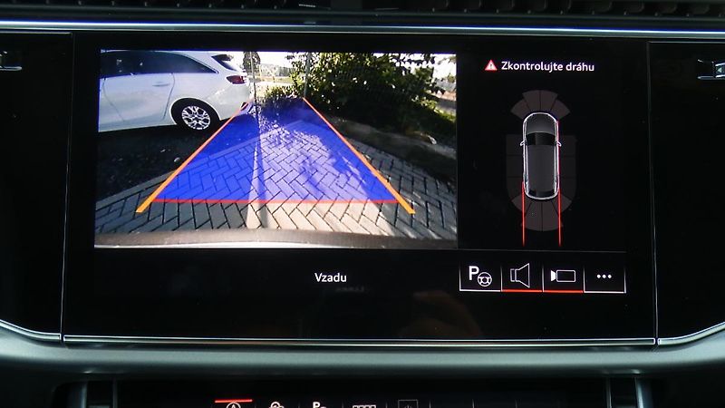 Audi Q8 55 TFSI quattro tiptronic - fotka 16 z 26