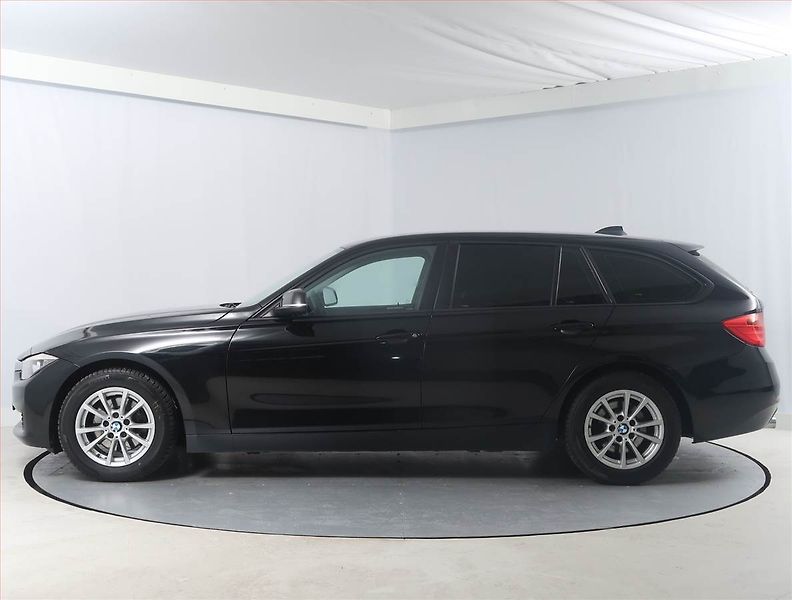 BMW Řada 3 (2013) 320 d xDrive, 4X4, Automat - fotka 3 z 19