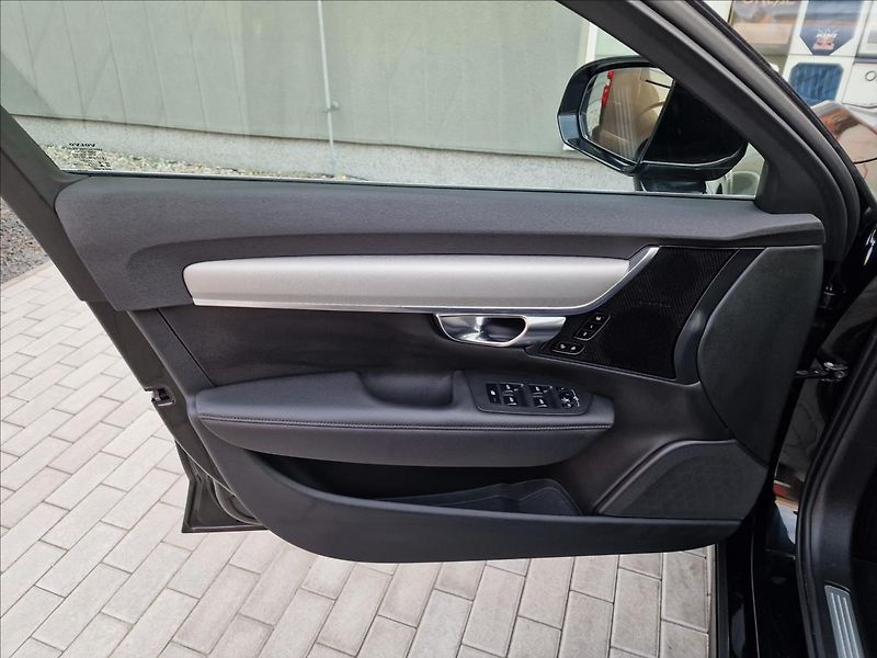 Volvo V90 B4 AWD Momentum Pro Auto,1Maj - fotka 38 z 50