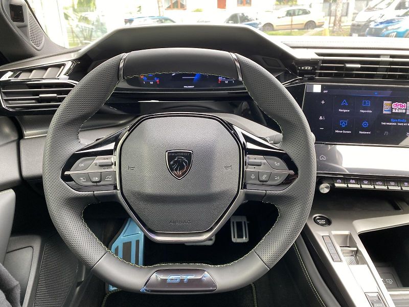 Peugeot 408 (2026) GT Plug-in HYBRID 240 e-DCS7 - fotka 13 z 23