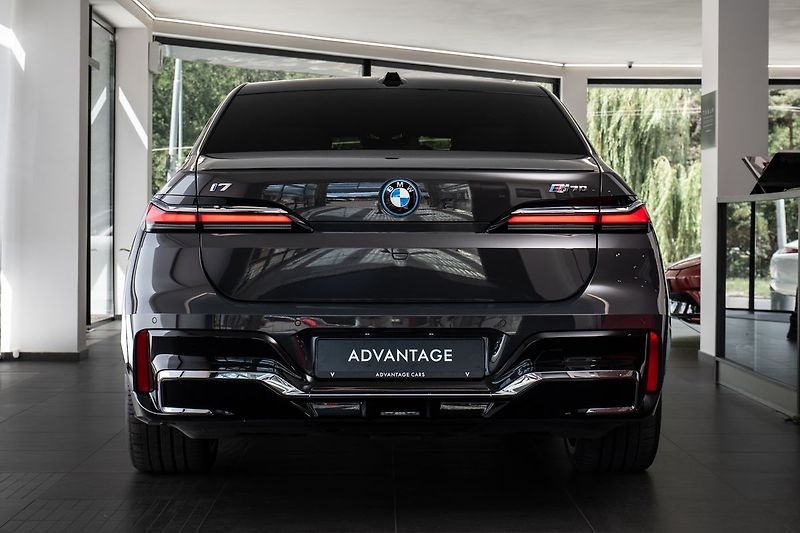 BMW Ostatní M70 xDrive Bower&Wilkins Diamo - fotka 3 z 23