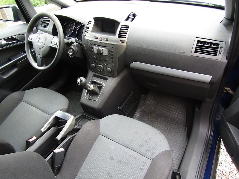 Opel Zafira (2005) 1.6 16V  7 MÍST - fotka 14 z 35