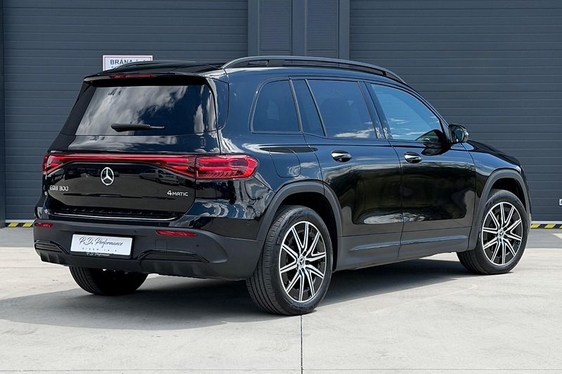 Mercedes-Benz EQB (2025) EQB 300 4Matic AMG Line - fotka 18 z 56