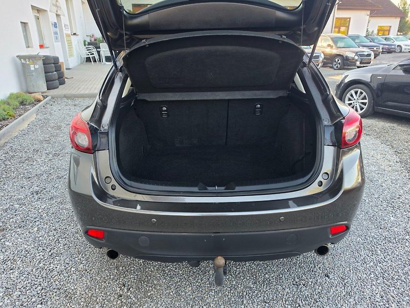 Mazda 3 (2016) 2.0 i Skyactiv, Navi, Tažné - fotka 13 z 18