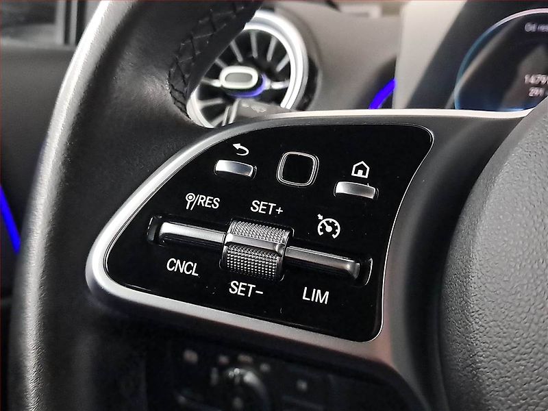 Mercedes-Benz GLB (2023) 200 d 4MATIC - fotka 19 z 23