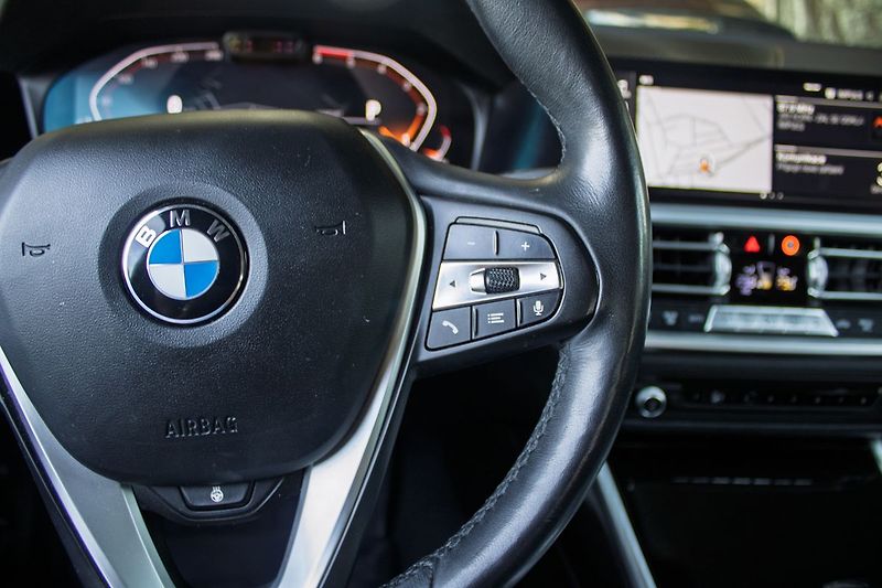 BMW Řada 3 320D XDRIVE - fotka 12 z 21