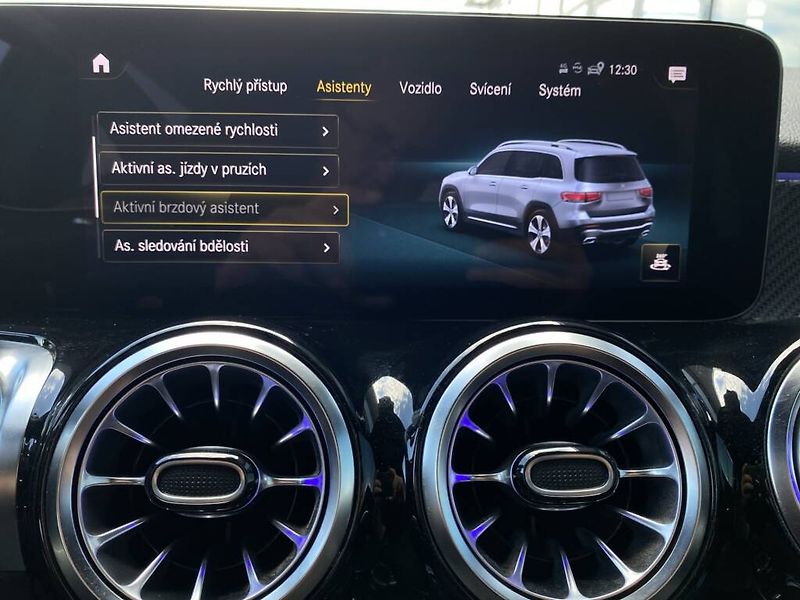 Mercedes-Benz GLB (2023) 250 4MATIC - fotka 21 z 29
