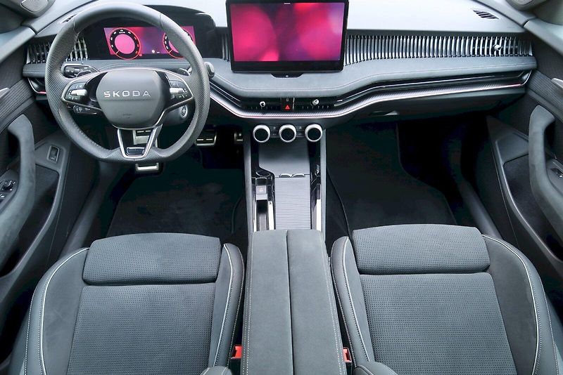 Škoda Superb (2026) Combi SportLine 2,0 TDi/110 kW - fotka 15 z 33