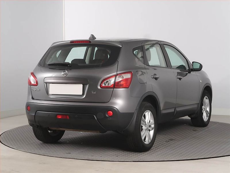 Nissan Qashqai (2013) 1.6, Automat, Tempomat - fotka 5 z 17