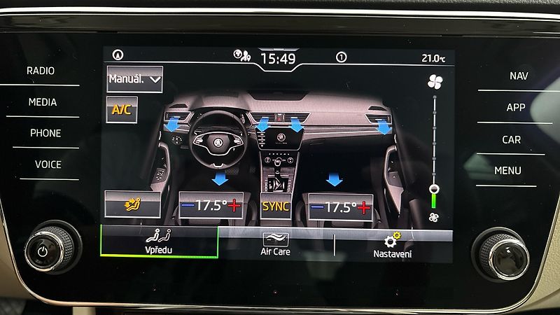 Škoda Superb 2.0 TDI Style Combi - fotka 24 z 25