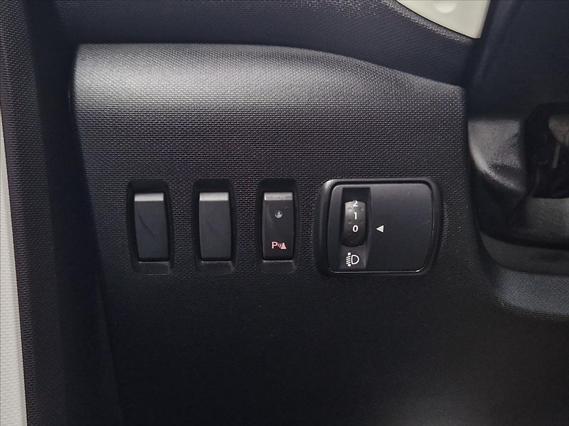 Renault Twingo 1,0 i 54kW SENZORY TOPSTAV - fotka 34 z 35