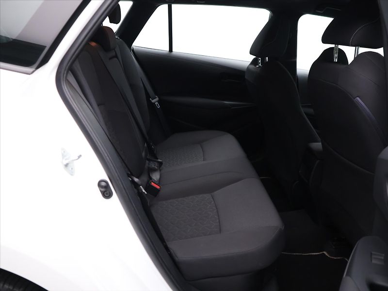 Toyota Corolla 1,8 Hybrid 72kW Aut. CZ DPH - fotka 12 z 24