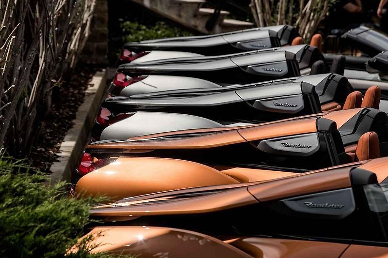 BMW i8 Roadster a M5.