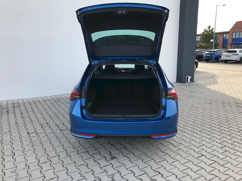 Škoda Octavia (2025) COMBI TOP SELECTION 2,0 TDI 11 - fotka 9 z 28