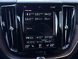 Volvo XC60 T5 AWD // MOMENTUM PRO  - náhled 28