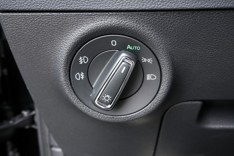 Škoda Karoq 1.5 TSI 110 kW, Kamera,Keyless - fotka 31 z 41