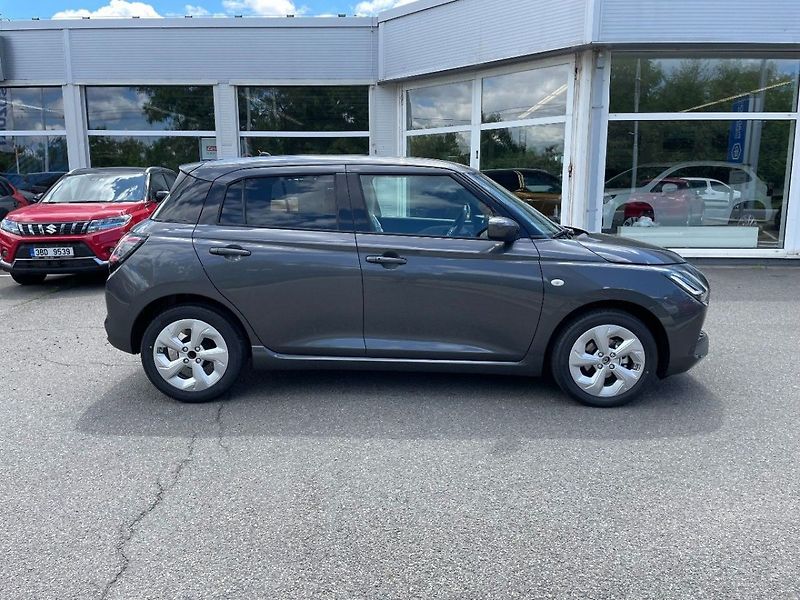 Suzuki Swift Premium 1,2 DualJet Hybrid - fotka 8 z 10