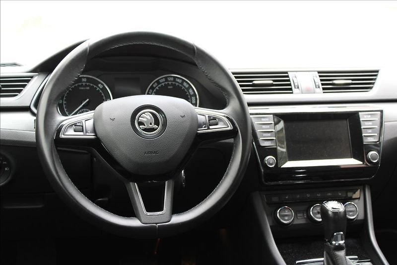 Škoda Superb 2.0 TDI/Style/4x4/DSG/140kW/CZ - fotka 16 z 40