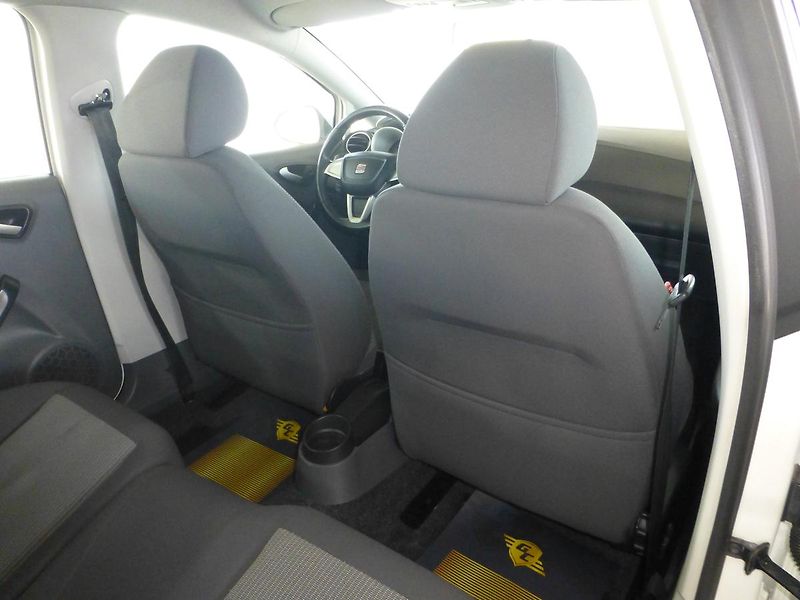 Seat Ibiza (2011) 1,6TDI*KLIMA**ALU*VYHŘ.SEDADLA - fotka 21 z 23