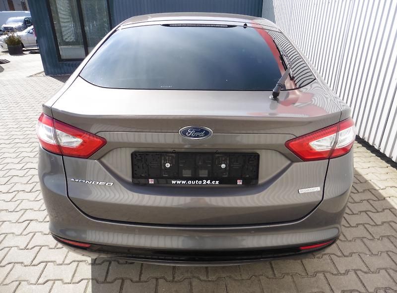 Ford Mondeo Titanium 1.5 EcoBoost - fotka 8 z 14