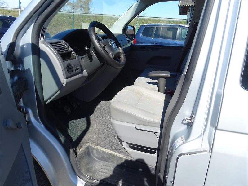 Volkswagen Caravelle 2,5 TDi 96 Kw 9 Míst - fotka 8 z 25