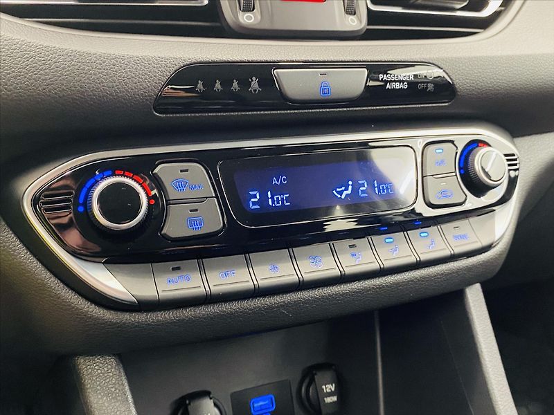 Hyundai i30 1,5 T-GDi 117kW Smart - fotka 19 z 25