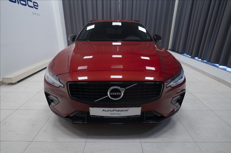 Volvo V60 2,0 D4 R-DESIGN NAVI KAMERA ČR - fotka 2 z 40