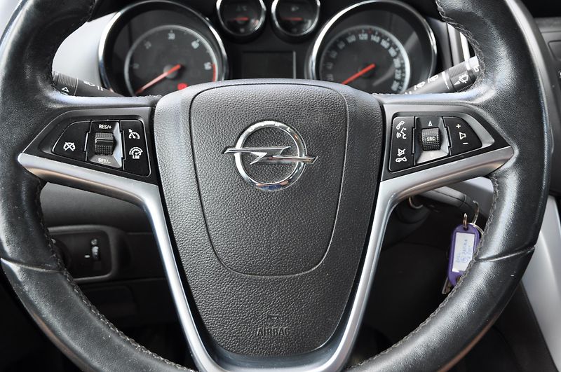 Opel Zafira TOURER 2.0CDTi 121kW Active - fotka 10 z 17